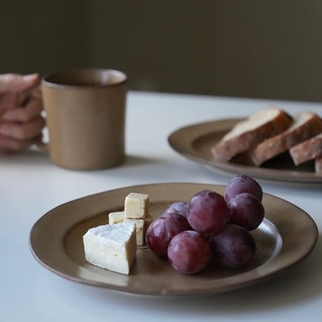 slom round plate / 素材の表情が食卓にあたたかみをもたらす陶食器シリーズ / Mサイズ , Lサイズ