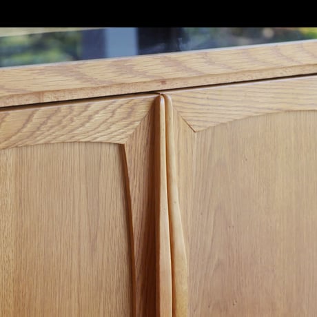 COLLECTION BOARD / 細部まで美しく使いやすい収納チェスト / 幅70cm 奥行35cm 高さ75cmの程よいサイズ感