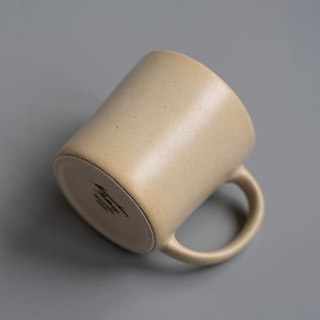 slom mag / made in japan / シックな美しさを感じる天然灰の釉薬を使用してツヤの少ない表面仕上げを行なっているため和洋中さまざまな料理と相性良くお使い頂けるマグカップ
