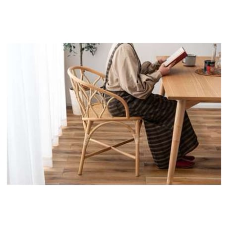 RATTAN CHAIR / 曲線を重ねた背フレームが生み出す陰影の美しさが印象的なラタンチェア / SH44.5cm