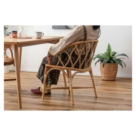 RATTAN CHAIR / 曲線を重ねた背フレームが生み出す陰影の美しさが印象的なラタンチェア / SH44.5cm