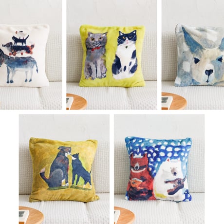 fleece cushion cover by Atelier KOTETSU / 個性豊かな動物たちが彩る、『アトリエ コテツ』デザインのアートなフリースクッションカバー