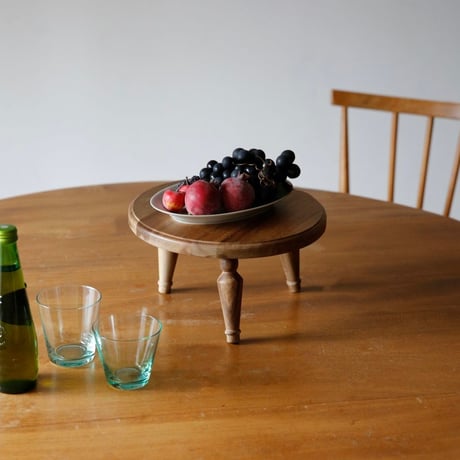 ANTIQUE STYLING TABLE / 洗練された佇まいと装飾が空間に表情を添えるミニテーブル / Sサイズ , Lサイズ