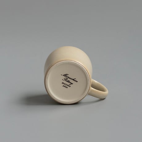 slom mag / made in japan / シックな美しさを感じる天然灰の釉薬を使用してツヤの少ない表面仕上げを行なっているため和洋中さまざまな料理と相性良くお使い頂けるマグカップ