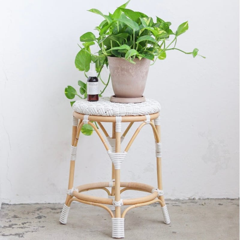 RATTAN + WHITE ROUND STOOL / 暮らしに寄り添うナチュラルラタンスツ