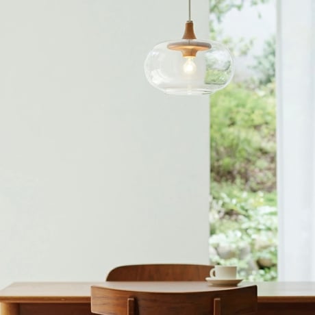 GRASS + WOOD PENDANT LIGHT / 丸みのあるシルエットと抜け感のある素材がぬくもり のある空間を演出