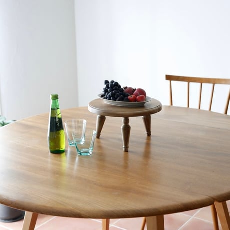ANTIQUE STYLING TABLE / 洗練された佇まいと装飾が空間に表情を添えるミニテーブル / Sサイズ , Lサイズ