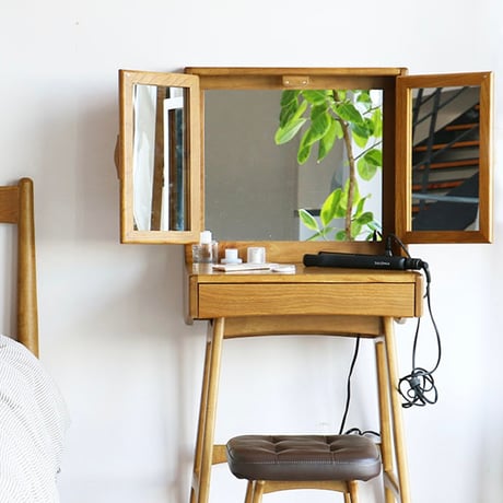 Mirror Dresser / 毎日の支度を心地よく整える 洗練されたミラードレッサー
