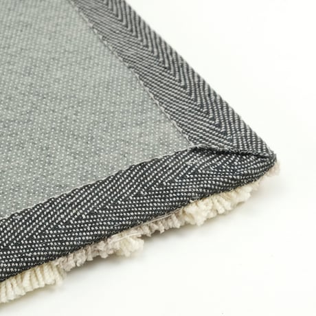 Dot RUG / 贅沢な踏み心地に、思わず笑顔になるほど至福なひとときを感じられるマット