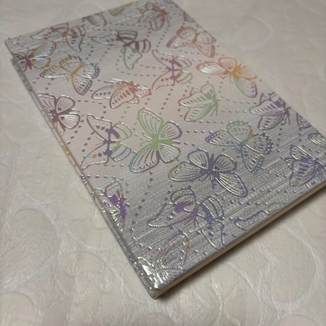 【新商品】蝶々🦋ホログラム　通常御朱印帳　ホワイト系　きなり和紙　24山　バンドつき