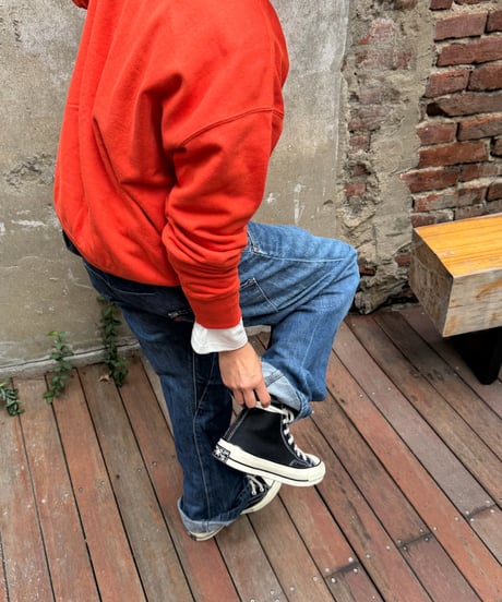 crew neck sweat shirt