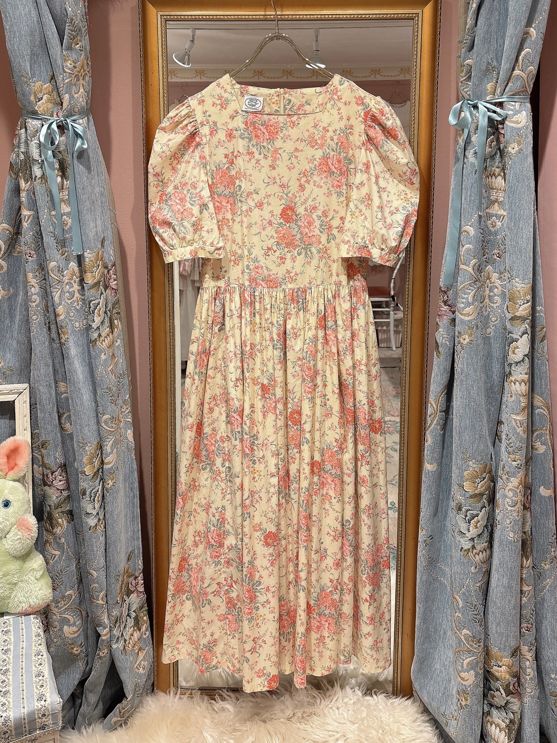 72美品　laura ashley ヴィンテージ フラワー　ワンピース Laura Ashley vintage puff sleeve flower dress |
