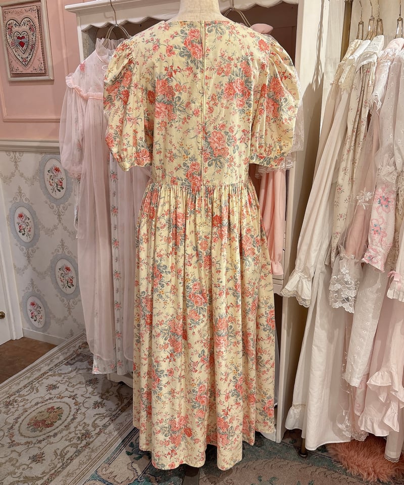 72美品　laura ashley ヴィンテージ フラワー　ワンピース Laura Ashley vintage puff sleeve flower dress |
