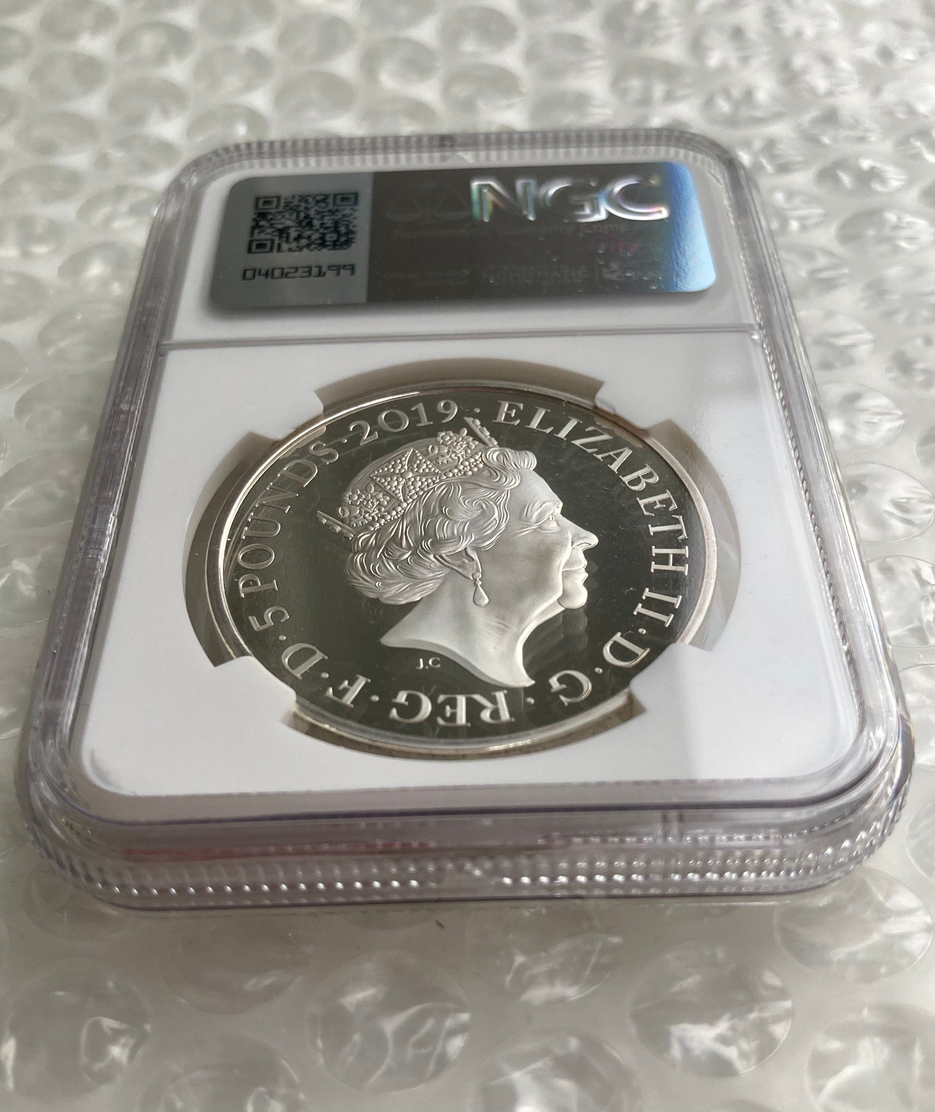 世界2枚 2001 オーストラリア 初採用 ホログラム 銀貨 NGC PF 70 NGC鑑定PF70 ロイヤルミント 2019年 ヴィクトリア女王 生誕200周年記念