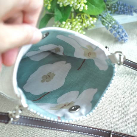 花刺繍のスマホショルダー