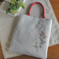 ナチュラルカラーのフラットバッグ