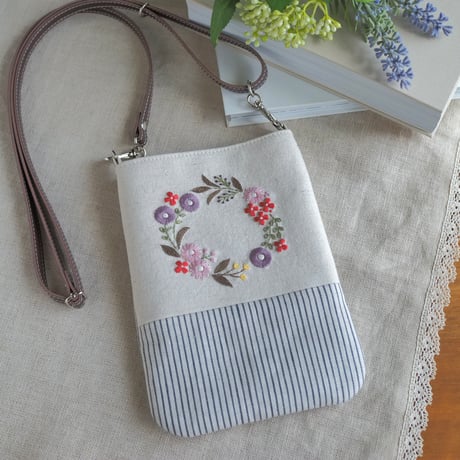 花刺繍のスマホショルダー