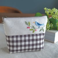 鳥刺繍の小さめポーチ
