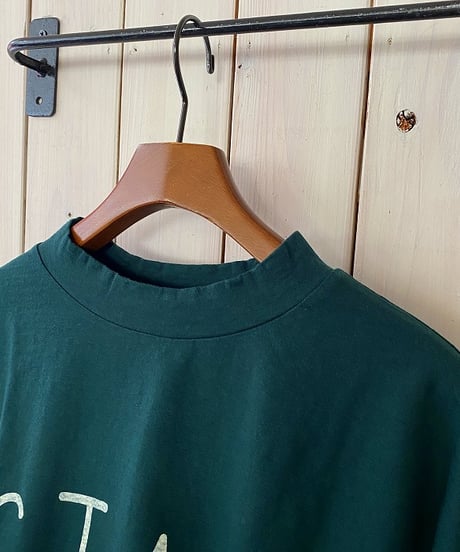 Tシャツ tumugu ツムグ ラフィ天竺プリントT”STAY WAVY” グリーン TC26221