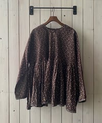 シャツ maison de soil メゾンドソイル ブロックフラワープリントピンタックシャツ ブラウン NMDS26542