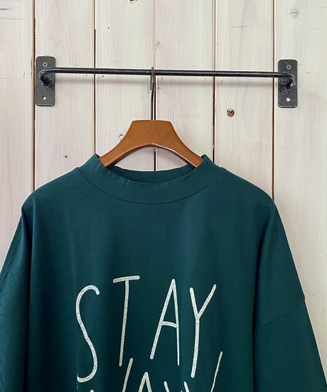 Tシャツ tumugu ツムグ ラフィ天竺プリントT”STAY WAVY” グリーン TC26221