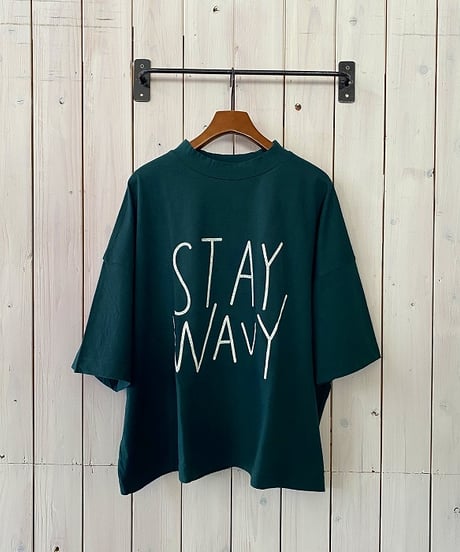 Tシャツ tumugu ツムグ ラフィ天竺プリントT”STAY WAVY” グリーン TC26221