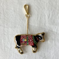 【期間限定：8/16まで】 ザリ刺繍バッグチャーム（キーホルダー）　ウシ