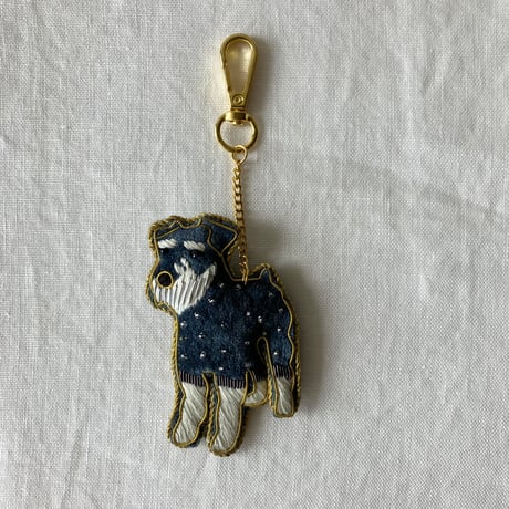 【期間限定：8/16まで】ザリ刺繍バッグチャーム（キーホルダー）　シュナウザー