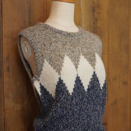 VINTAGE LIZ CLAIBORNE ARGYLE KNIT VEST