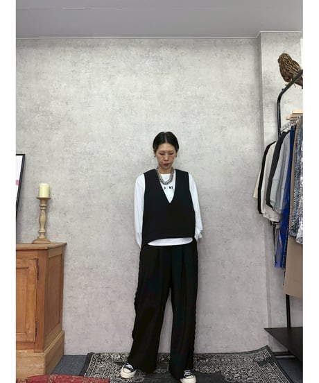 TRANOI.｜バックスリットキーネックジレ　214R228