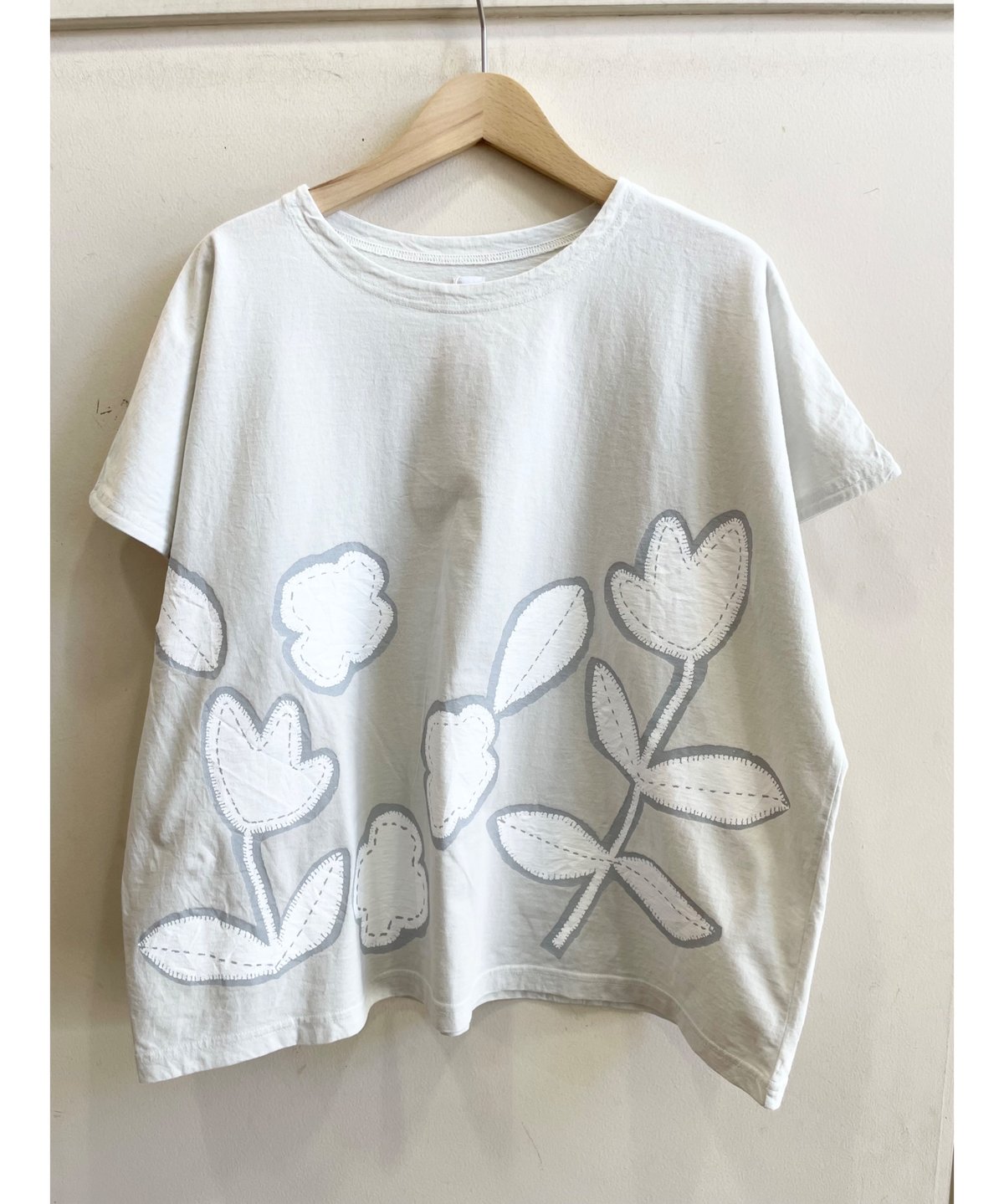 ★美品★近年/LEONARD★華やかボタニカル柄半袖カットソーＴシャツ★40★白 LEONARD フラワープリント 半袖Tシャツ LEONARD 半袖 Tシャツ M 美しい