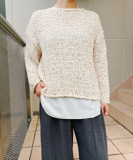 Lilly Lynque │ テープヤーンハンドボードニット