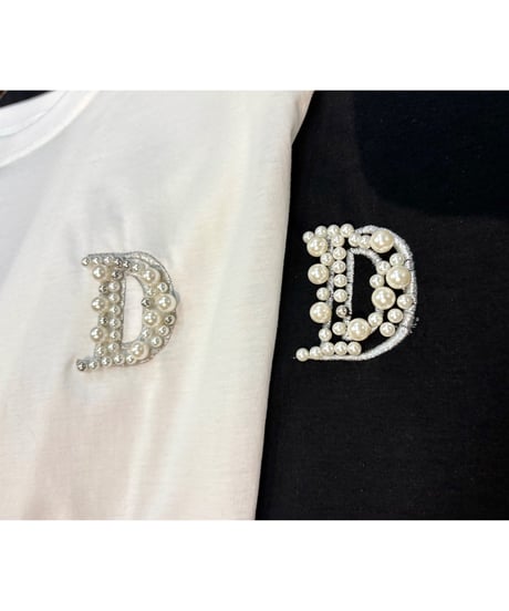 Paulinebleu｜ パールビジュー「D」ロゴ Tシャツ