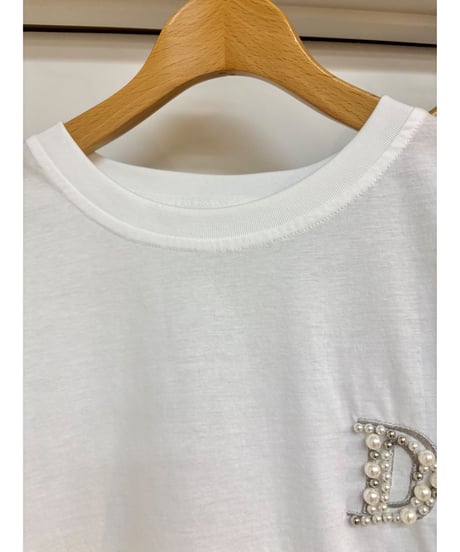 Paulinebleu｜ パールビジュー「D」ロゴ Tシャツ