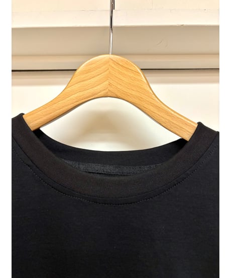 Paulinebleu｜ パールビジュー「D」ロゴ Tシャツ