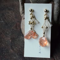 Sunstone/日長石　自然染めシルクの耳飾り