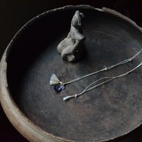 Fluorite/蛍石　自然染めシルク首飾り  （五倍子染め）
