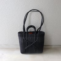 【プラスチック】 ストロー ショルダー付バスケットトート M31 ブラック (生産終了品)