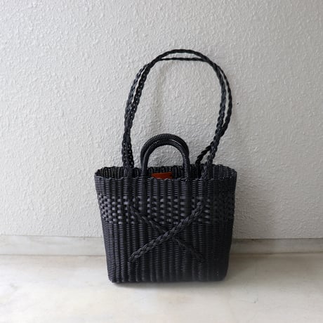 【プラスチック】 ストロー ショルダー付バスケットトート M31 ブラック (生産終了品)