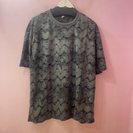 ダメージレタリングTシャツ