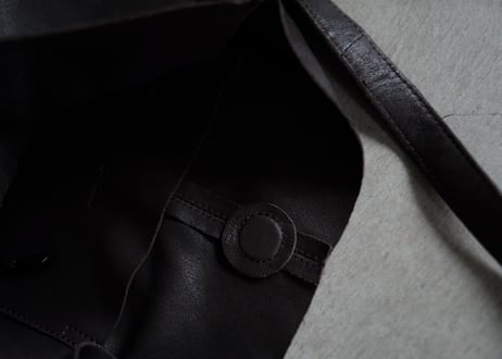 SQUARE SHOULDER. TAUPE  DARK CHOCO