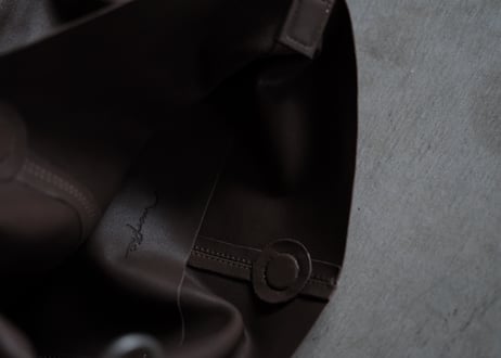 SQUARE SHOULDER. TAUPE