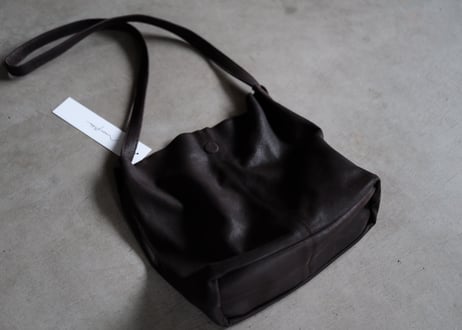 SQUARE SHOULDER. TAUPE  DARK CHOCO