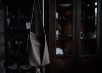 SQUARE SHOULDER. TAUPE