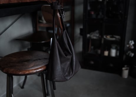 SQUARE SHOULDER. TAUPE  DARK CHOCO