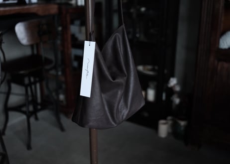 SQUARE SHOULDER. TAUPE  DARK CHOCO