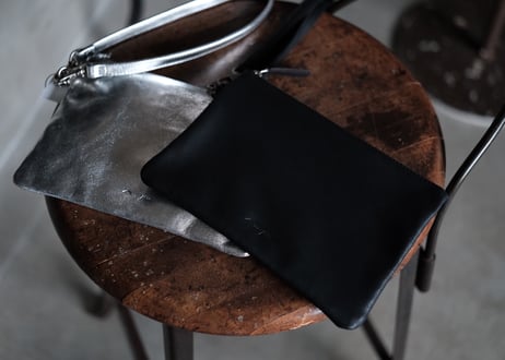 STRAP LEATHER POUCH SILVER