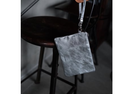 STRAP LEATHER POUCH SILVER