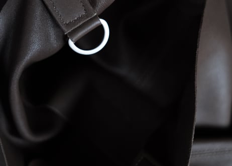 SQUARE SHOULDER. TAUPE