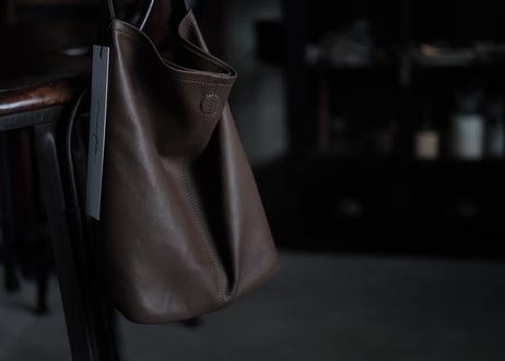 SQUARE SHOULDER. TAUPE  DARK CHOCO